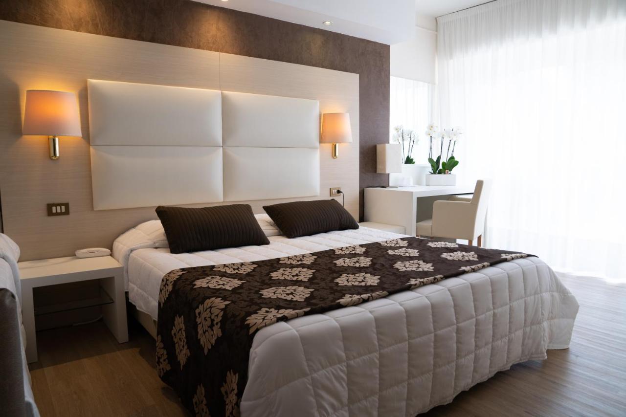 Hotel Conca Verde Lignano Sabbiadoro Bagian luar foto