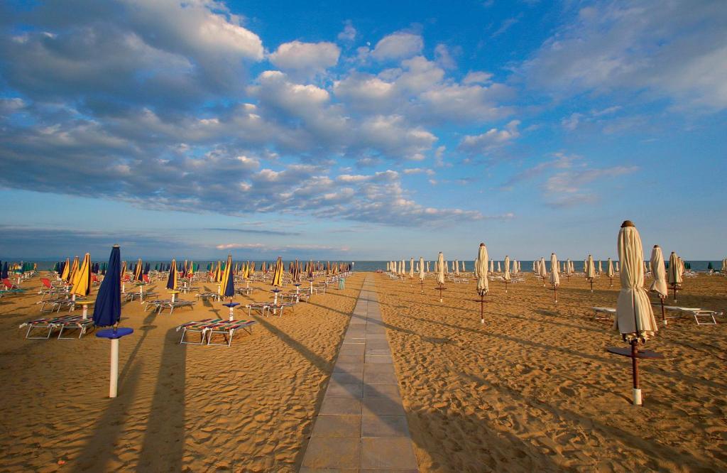 Hotel Conca Verde Lignano Sabbiadoro Bagian luar foto